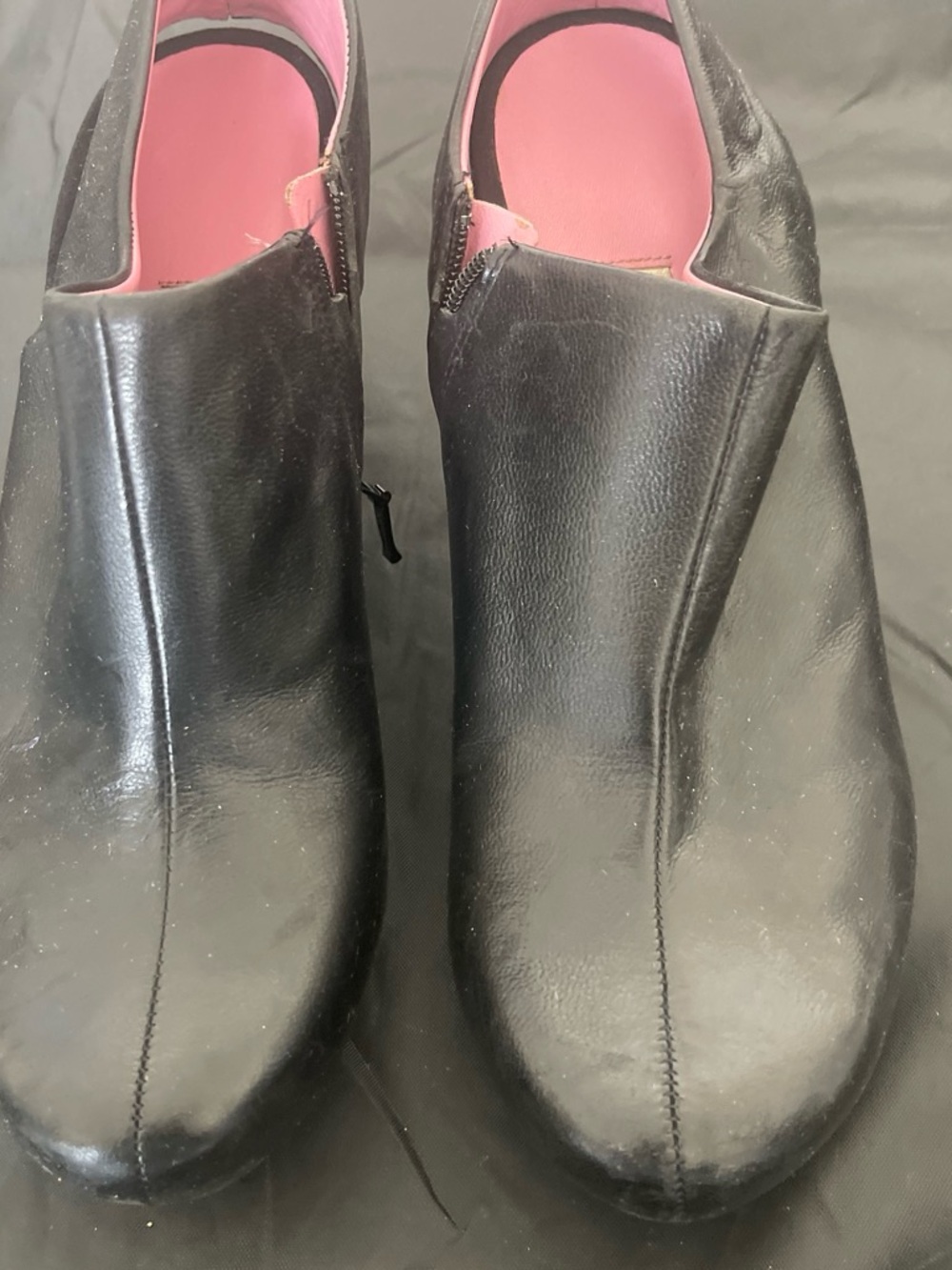 Tsubo Black Leather Slip-On Mules with Pink Insole